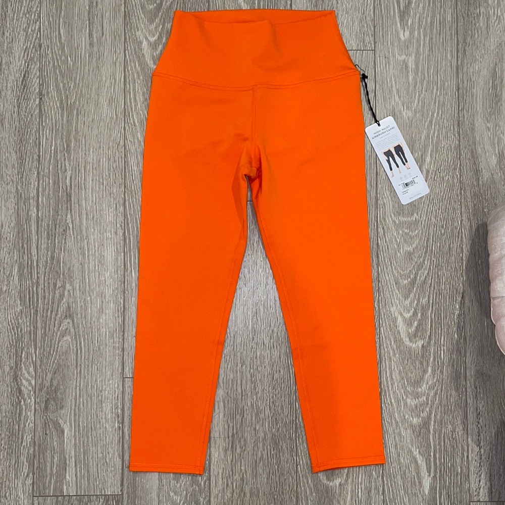 NWT Alo high waist airbrush capri leggings, sizeXS
